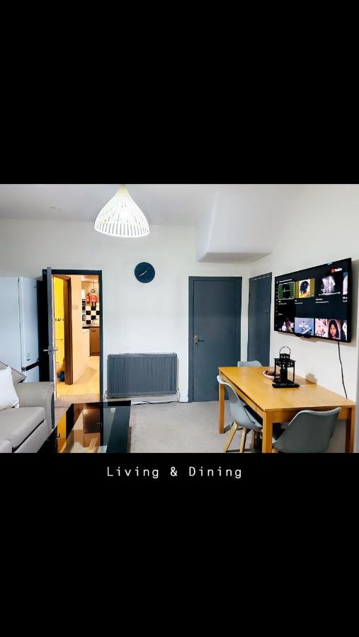 2 Bedroom Double Bed In East Londres Extérieur photo